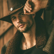 Load image into Gallery viewer, Avon Wild Country EST.1967 Perfume Gift Set / Box