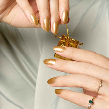 Load image into Gallery viewer, Avon Gel Shine Nail Enamel Pearl Effects - 10ml
